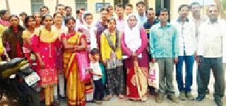 Contract coordinators for ZW increase | वेतनवाढीसाठी कंत्राटी समन्वयकांची झेडपीवर धडक Contract coordinators for ZW increase | वेतनवाढीसाठी कंत्राटी समन्वयकांची झेडपीवर धडक