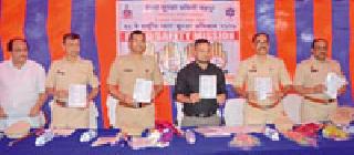 Effective road safety due to students | विद्यार्थ्यांमुळेच प्रभावी रस्ता सुरक्षा Effective road safety due to students | विद्यार्थ्यांमुळेच प्रभावी रस्ता सुरक्षा