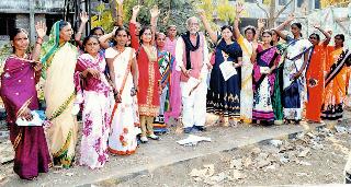 Holi's appointment ordinance on Backward Class Commission | मागासवर्गीय आयोगांवरील नेमणुकीच्या अध्यादेशाची होळी Holi's appointment ordinance on Backward Class Commission | मागासवर्गीय आयोगांवरील नेमणुकीच्या अध्यादेशाची होळी