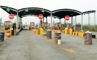 Construction of unannounced toll in the forest | वणीत विनापरवाना टोलचे बांधकाम Construction of unannounced toll in the forest | वणीत विनापरवाना टोलचे बांधकाम