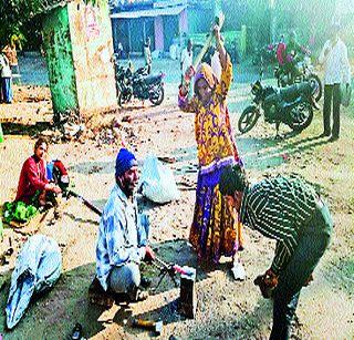 The time of starvation on the weary community | घिसाडी समाजावर उपासमारीची वेळ The time of starvation on the weary community | घिसाडी समाजावर उपासमारीची वेळ