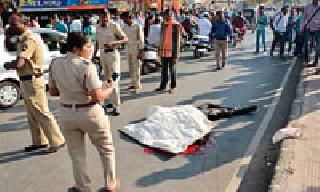 Youth killed by two people on a bike divide | दुचाकी दुभाजकावर धडकल्याने युवक ठार