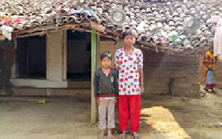 'Will he save the orphan girls?' | ‘त्या’ अनाथ मुलींना देवदूत तारणार काय? 'Will he save the orphan girls?' | ‘त्या’ अनाथ मुलींना देवदूत तारणार काय?