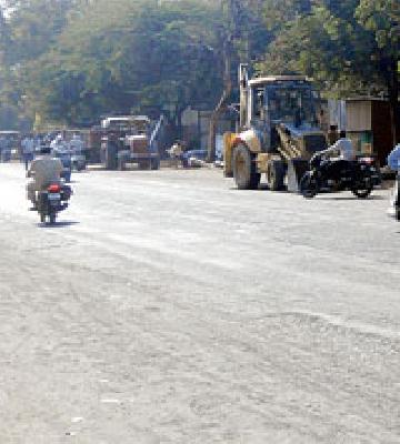Gajraj of NP in the encroachment | अतिक्रमणावर चालला न.प.चा गजराज