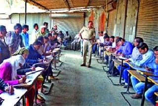 'Helmet' two-wheelers 'school' | विना हेल्मेट दुचाकीस्वारांची ‘शाळा’