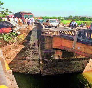 Suspicion of falling in container river? | कंटेनर नदीत पडल्याचा संशय?