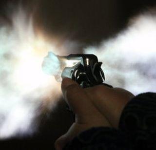 CISF jawan's indiscriminate firing, the death of the four | सीआयएसएफ जवानाचा अंदाधुंद गोळीबार, चौघांचा मृत्यू CISF jawan's indiscriminate firing, the death of the four | सीआयएसएफ जवानाचा अंदाधुंद गोळीबार, चौघांचा मृत्यू