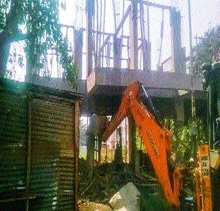 The unauthorized constructions were done by the corporation corporation | अनधिकृत बांधकामे महापालिकेने पाडली