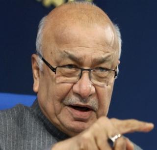 The election will be played by the band: Sushilkumar Shinde | निवडणुकीचा बिगुल वाजला आता बँड वाजणार - सुशीलकुमार शिंदे