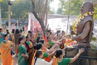 Celebrating the birthday of Rajmata Jijau Jangau of Ambanagiri | अंबानगरीत राजमाता जिजाऊंची जयंती उत्सवात साजरी Celebrating the birthday of Rajmata Jijau Jangau of Ambanagiri | अंबानगरीत राजमाता जिजाऊंची जयंती उत्सवात साजरी