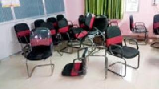 Rada in Shivsainik's Zilla Parishad | शिवसैनिकांचा जिल्हा परिषदेत राडा