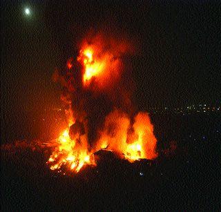 Eventually, fire control in Mankhurd, 2 injured | अखेर मानखुर्दमधील आगीवर नियंत्रण, २ जखमी Eventually, fire control in Mankhurd, 2 injured | अखेर मानखुर्दमधील आगीवर नियंत्रण, २ जखमी