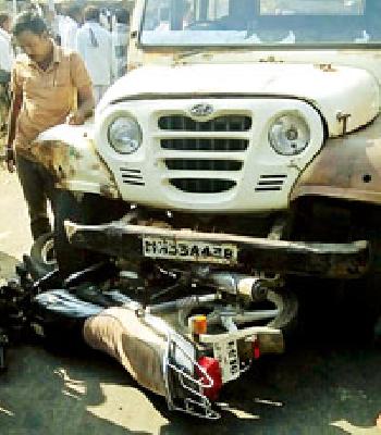 Farewell to Taxi Taxi Bike | भरधाव टॅक्सीची दुचाकीला धडक