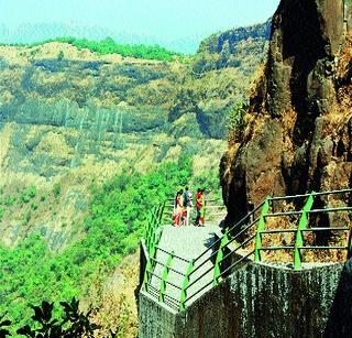 In the winter the 'Malsege' beauty pageant | हिवाळ्यातही ‘माळशेज’च्या सौंदर्याची भुरळ