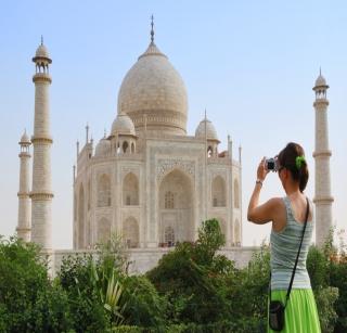 Tourism industry can surpass IT | पर्यटन उद्योग आयटीला मागे टाकू शकतो Tourism industry can surpass IT | पर्यटन उद्योग आयटीला मागे टाकू शकतो