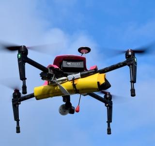 Than will keep drone cameras on hawkers | ठाण्यात ड्रोन कॅमेरे ठेवणार फेरीवाल्यांवर पाळत Than will keep drone cameras on hawkers | ठाण्यात ड्रोन कॅमेरे ठेवणार फेरीवाल्यांवर पाळत