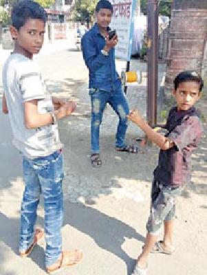 Open Sale of Nylon Mens | नायलॉन मांजाची खुलेआम विक्री Open Sale of Nylon Mens | नायलॉन मांजाची खुलेआम विक्री