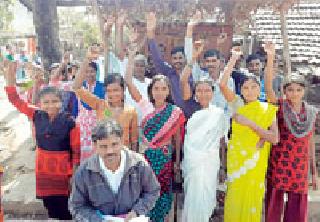 Locked by the villagers in Paltheya village | पेठवासीयांनी ठोकले गावातील पानठेल्याला कुलूप