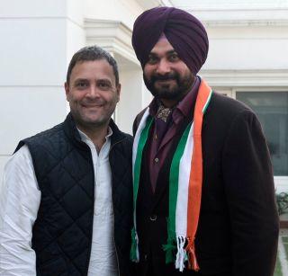Thoko Tali - Navjyot Singh Sidhu's entry into Congress | ठोको ताली - नवज्योतसिंग सिद्धू यांचा कॉंग्रेसमध्ये प्रवेश Thoko Tali - Navjyot Singh Sidhu's entry into Congress | ठोको ताली - नवज्योतसिंग सिद्धू यांचा कॉंग्रेसमध्ये प्रवेश