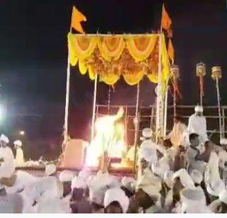 Home Padadeepha ceremony of Siddhaswar Yatra concludes in a pleasant atmosphere in Solapur | सोलापूरात सिध्देश्वर यात्रेचा होम प्रदीपन सोहळा मंगलमय वातावरणात संपन्न