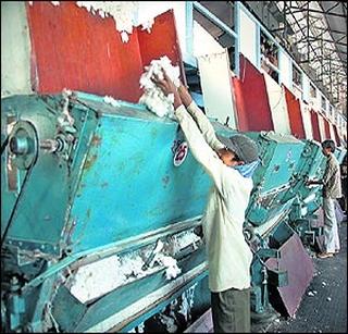 Off to cooperative ginning business due to cotton | कापसाअभावी सहकारी जिनिंग व्यवसाय बंद Off to cooperative ginning business due to cotton | कापसाअभावी सहकारी जिनिंग व्यवसाय बंद