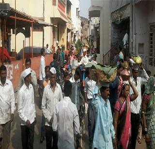 The tradition of establishing 'Veer' | ‘वीर’ बसविण्याची परंपरा कायम The tradition of establishing 'Veer' | ‘वीर’ बसविण्याची परंपरा कायम