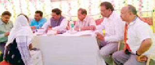 BJP interviews were done in absence of Guardian Minister | पालकमंत्र्यांच्या अनुपस्थितीतच झाल्या भाजपच्या मुलाखती BJP interviews were done in absence of Guardian Minister | पालकमंत्र्यांच्या अनुपस्थितीतच झाल्या भाजपच्या मुलाखती