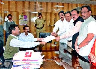 Patil and Desle filed their nomination papers | पाटील, देसले यांचे अर्ज दाखल Patil and Desle filed their nomination papers | पाटील, देसले यांचे अर्ज दाखल