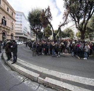 Three earthquake hits in Italy | तासाभरात इटलीत तीन भूकंपाचे धक्के