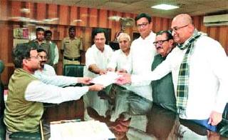 24 candidates, including Sudhir Tambe, filed nominations | सुधीर तांबे यांच्यासह २४ उमेदवारांचे अर्ज दाखल 24 candidates, including Sudhir Tambe, filed nominations | सुधीर तांबे यांच्यासह २४ उमेदवारांचे अर्ज दाखल