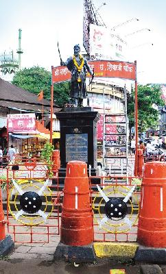 Do not forget that ... do not forget them ... | विसर न व्हावा... त्यांचा विसर न व्हावा...