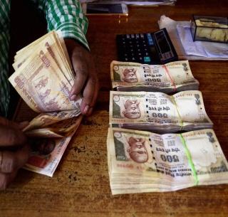 No fake notes found during a no-nail bonding - The claim of the finance ministry | नोटाबंदीदरम्यान नाही सापडली एकही बनावट नोट - अर्थमंत्रालयाचा दावा No fake notes found during a no-nail bonding - The claim of the finance ministry | नोटाबंदीदरम्यान नाही सापडली एकही बनावट नोट - अर्थमंत्रालयाचा दावा