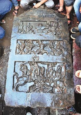 Jyotiba temple found in 'Veeragal' | जोतिबा मंदिर परिसरात सापडले ‘वीरगळ’