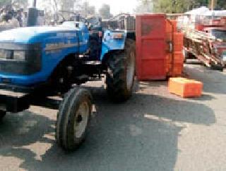 One died in a tractor trolley in Vadod, 11 labor seriously | वरुडमध्ये ट्रॅक्टर ट्रॉली उलटून एकाचा मृत्यू, ११ मजूर गंभीर