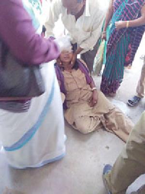 Due to the quarrel, the bus driver was unconscious! | भांडणामुळे बसवाहक पडल्या बेशुद्ध !