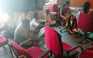 Gadhola in the meeting due to the removal of encroachment campaign | अतिक्रमण हटाव मोहिमेवरून सभेत गदारोळ Gadhola in the meeting due to the removal of encroachment campaign | अतिक्रमण हटाव मोहिमेवरून सभेत गदारोळ