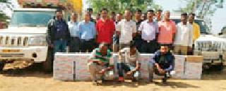 Shadow Police campaign against illegal liquor | सावली पोलिसांची अवैध दारूविरोधात धडक मोहीम Shadow Police campaign against illegal liquor | सावली पोलिसांची अवैध दारूविरोधात धडक मोहीम