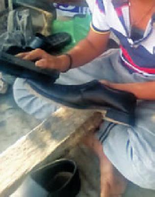 I still do not take money thrown away ..! | मैं आज भी फेके हुए पैसे नही उठाता..!