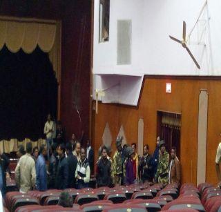 Rada in the Ram Nathuram experiment | हे राम नथुरामच्या प्रयोगात राडा