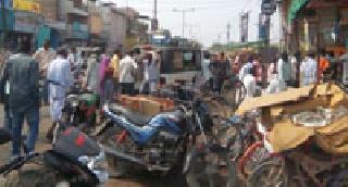 Road to narrow encroachment | अतिक्रमणाने रस्ते अरुंद Road to narrow encroachment | अतिक्रमणाने रस्ते अरुंद