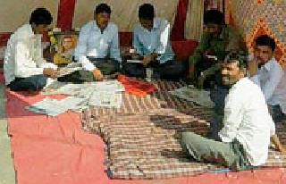 Struggling to beat the party | तंटामुक्तीच्या अध्यक्षाला मारहाण Struggling to beat the party | तंटामुक्तीच्या अध्यक्षाला मारहाण