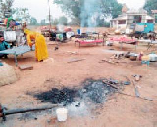 Kills and stays life: | घण मारतो अन् जीवन जगतो : Kills and stays life: | घण मारतो अन् जीवन जगतो :