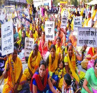 Mathang society aggressively for the memorial of Gopala | गोपले यांच्या स्मारकासाठी मातंग समाज आक्रमक Mathang society aggressively for the memorial of Gopala | गोपले यांच्या स्मारकासाठी मातंग समाज आक्रमक