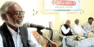 Vivek's seat of rebellion of Dalit poetry | दलित कवितेच्या विद्रोहाला विवेकाचे अधिष्ठान Vivek's seat of rebellion of Dalit poetry | दलित कवितेच्या विद्रोहाला विवेकाचे अधिष्ठान