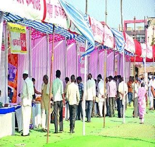 Farmers are invited to host an innovative! | शेतक-यांना नवतंत्रज्ञानाची मेजवानी !