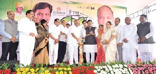 'Maithivina farming' technique: Sharad Pawar | ‘मातीविना शेती’ हे तंत्र अवलंबा: शरद पवार 'Maithivina farming' technique: Sharad Pawar | ‘मातीविना शेती’ हे तंत्र अवलंबा: शरद पवार