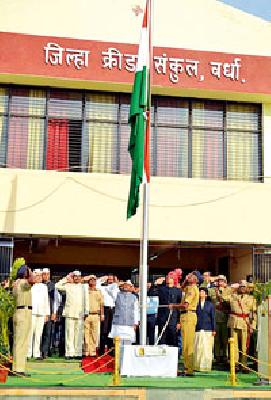 Work for the service of nation service | देशसेवेची पे्ररणा घेऊन काम करावे