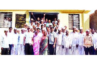 Foreigners of Pimpalayana Society | पिंपळणारे सोसायटीच्या अध्यक्षपदी परदेशी Foreigners of Pimpalayana Society | पिंपळणारे सोसायटीच्या अध्यक्षपदी परदेशी