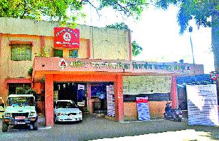 Samudom in Satpur, crowd for the examinations | सातपूरला सामसूम, दाखल्यांसाठीच गर्दी Samudom in Satpur, crowd for the examinations | सातपूरला सामसूम, दाखल्यांसाठीच गर्दी