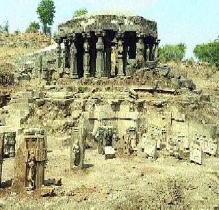 Stop illegal mining in Ambujogai | अंबाजोगाईतील अवैध उत्खनन थांबवले Stop illegal mining in Ambujogai | अंबाजोगाईतील अवैध उत्खनन थांबवले